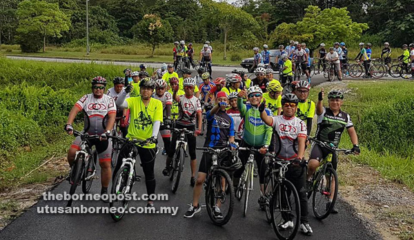  Antara Gabungan Kelab Berbasikal sekitar bandar raya Kuching yang menjayakan Kayuhan Amal Kemanusiaan Bantuan Kebakaran.