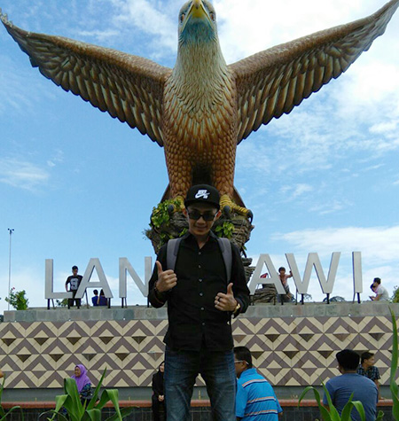  Replika burung helang menjadi tarikan pengunjung ke Pulau Langkawi.