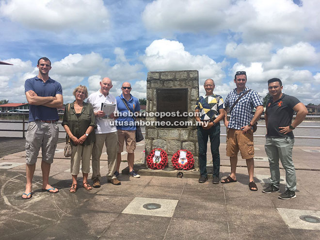  Ahli-ahli veteran Royal Marines British mengadakan lawatan ke tugu peringatan di Limbang, baru-baru ini.