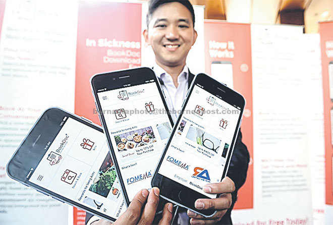  Beh menunjukkan BookDoc Activ Apps dan New Activ Reward Partner untuk BookDoc Activ at Menara Obyu, Damansara Perdana, Kuala Lumpur semalam. — Gambar Bernama