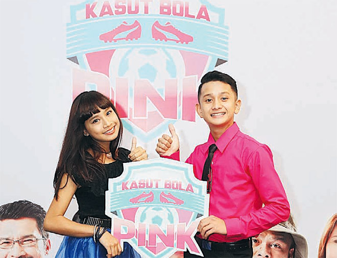  Erissa dan Wafiy sebagai tonggak utama dalam filem TV eksklusif untuk tayangan saluran Astro First Eksklusif berjudul ‘Kasut Bola Pink’ pada bulan Mac ini.