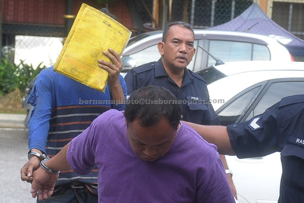  Muhammad Syahrul (belakang) mengaku tidak bersalah di Mahkamah Majistret, Kuala Kubu, semalam. — Gambar Bernama