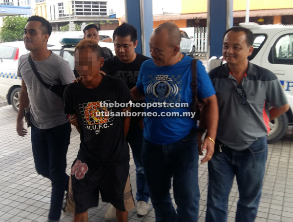  Suspek ditangkap di sebuah rumah panjang di Julau dibawa ke Balai Polis Sentral, Sibu petang semalam untuk tindakan lanjut.
