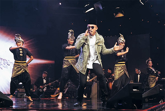  Altimet menyampaikan lagu ‘Bangkit’ semasa ‘Konsert 7117’ di Angkasapuri baru-baru ini.