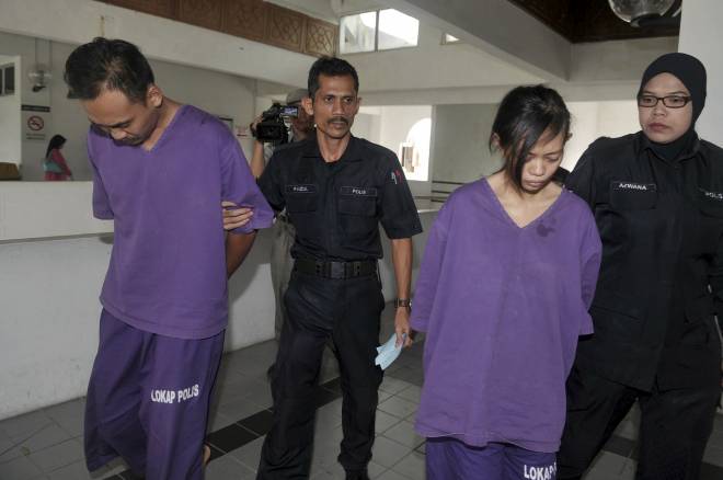 Sepasang kekasih Sofia Nabila Naim, 22, dan Mohd Hanafi Misban, 28, (kiri) dihadapkan ke Mahkamah Sesyen di sini hari ini atas pertuduhan membunuh bayi lelaki berusia setahun lapan bulan, anak kepada wanita berkenaan, minggu lepas. - Foto BERNAMA