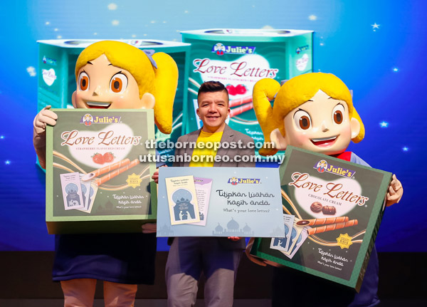  Chia bersama maskot Julie’s melancarkan Kempen Titipkan Luahan Kasih Anda 2017 dan Love Letters Edisi Terhad.