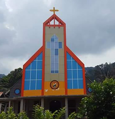  Sebuah gereja menggamit tumpuan sebaik kaki memijak Badau.