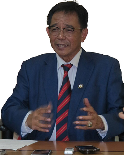  Abdul Karim pada sidang media di pejabatnya memperjelaskan pendirian Sarawak mengenai Cukai Pelancongan.