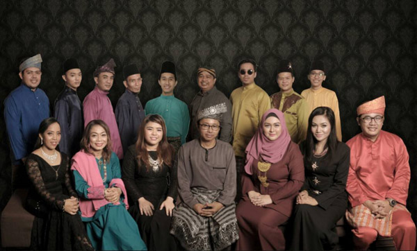  Geng Rindok-rindok kumpulan artis Sarawak pertama yang membawakan lagu Raya versi bahasa Melayu Sarawak.
