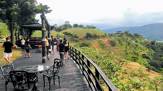  Pemandangan indah bandar Yilan dilihat dari gunung Dayuan di ladang Shangrila.