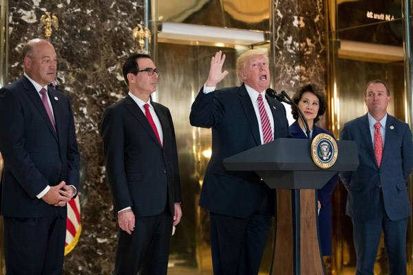  Trump mengadakan sidang akhbar di lobi Menara Trump di Kota New York kelmarin. — Gambar AFP