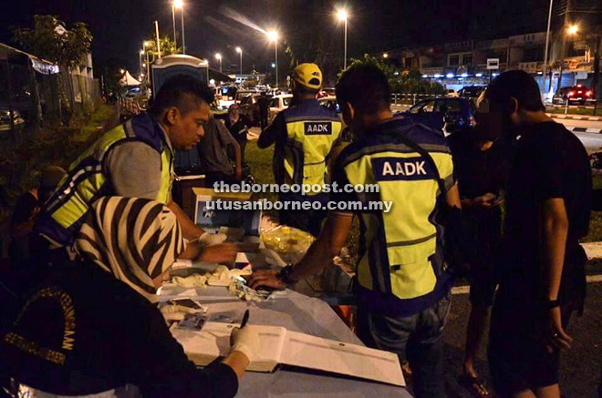  Beberapa agensi penguatkuasaan termasuk JPJ Sarawak turut terlibat dalam operasi bersepadu di Kuching semalam.