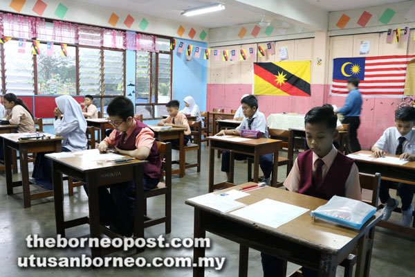  Hari pertama UPSR di 1,286 pusat peperiksaan berjalan lancar meskipun beberapa kawasan dilanda banjir.