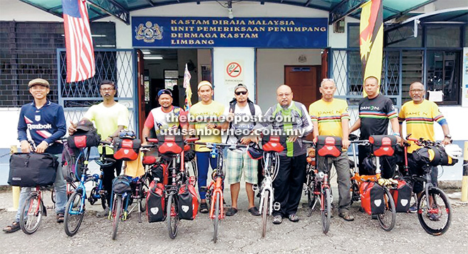  Rombongan sebelum berangkat dari Limbang ke Labuan.