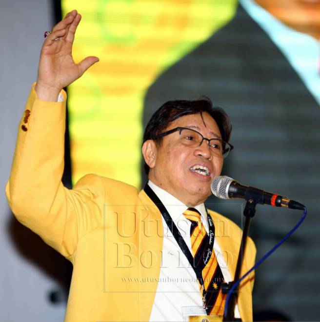  Datuk Patinggi Abang Johari Tun Openg