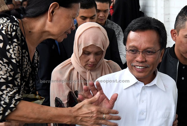  Mohd Shafie direman selama empat hari di Kota Kinabalu mulai semalam bagi membantu siasatan berhubung penyelewengan dana pembangunan luar bandar Sabah yang dianggarkan bernilai RM1.5 bilion.  — Gambar Bernama