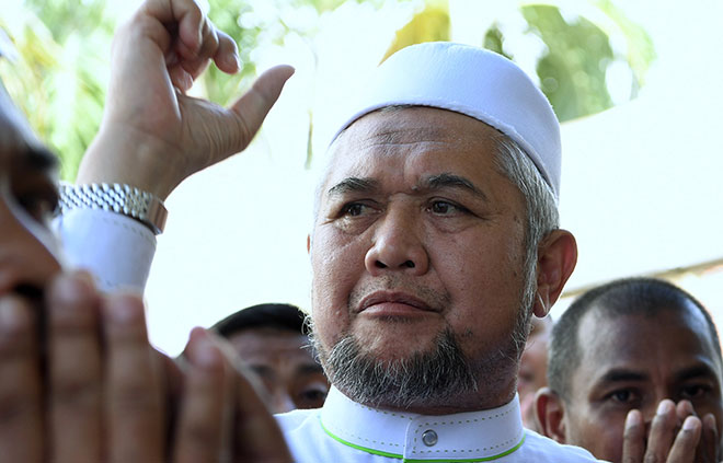  Mahkamah Sesyen semalam memerintahkan Razman membayar RM200,000 kepada Mohammad Nizar berkaitan saman fitnah dua tahun lalu. — Gambar Bernama