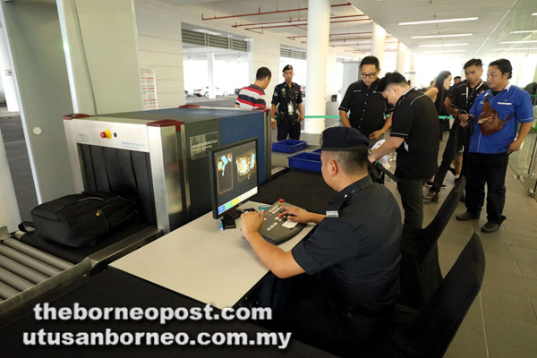  Suasana persiapan Forum Ekonomi Islam Sedunia Ke-13 di Pusat Konvensyen Borneo Kuching.