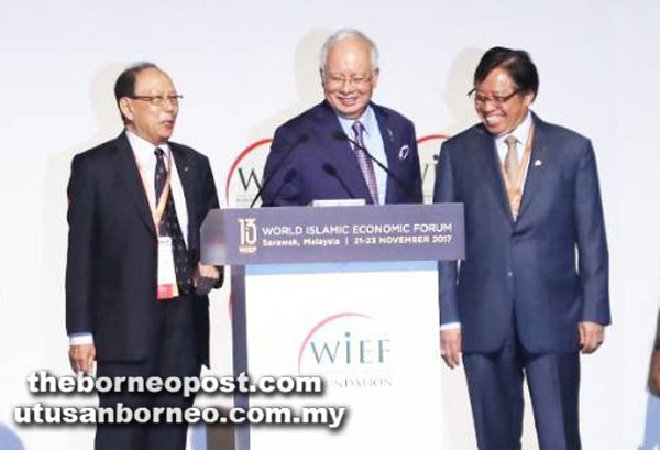  Najib ditemani Abang Johari dan Musa menyempurnakan simbolik perasmian WIEF Ke-13. 