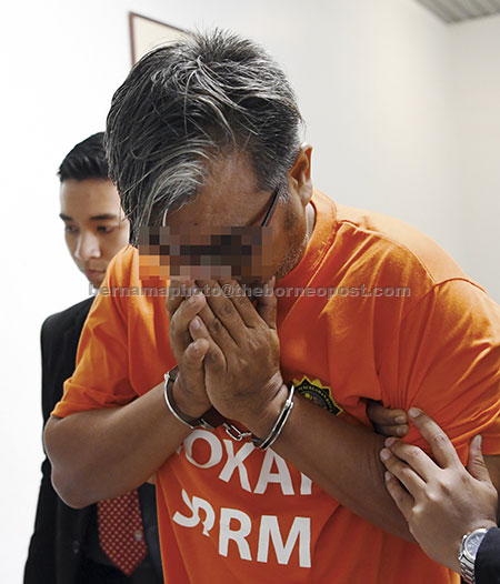  Seorang lagi lelaki ditahan reman selama tujuh hari bagi membantu siasatan kes penyelewengan skim baja padi bernilai kira-kira RM2.54 juta di Melaka, semalam. — Gambar Bernama