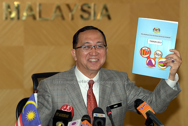  Amin ketika sidang media mengenai keputusan Pelaporan Pentaksiran Sekolah Rendah 2017 di Kementerian Pendidikan Malaysia, Putrajaya, semalam. — Gambar Bernama