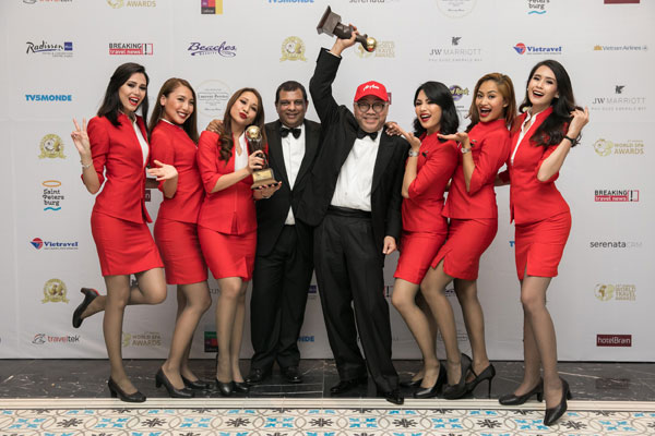  AirAsia dinobatkan sebagai Syarikat Penerbangan Tambang Rendah Terbaik Dunia lima tahun berturut-turut dan menerima anugerah sulung bagi Kru Kabin Syarikat Penerbangan Tambah Rendah Terbaik Dunia.