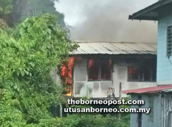  Kebakaran rumah di Jalan Sharif Mashor, Sarikei semalam.