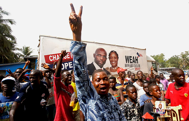  Penyokong meraikan pengumuman Weah sebagai pemenang pilihan raya presiden Liberia di Monrovia, kelmarin. — Gambar Reuters