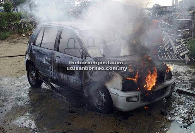 Keadaan kereta yang dibakar suspek yang mengamuk selepas dimaklumkan gaji lambat dibayar.