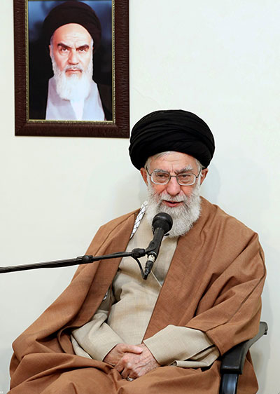  Gambar serahan IRANIAN SUPREME LEADER’S WEBSITE menunjukkan Khamenei mengeluarkan kenyataan mengenai pergolakan yang sudah menyaksikan 21 kematian            di Tehran, kelmarin. — Gambar AFP