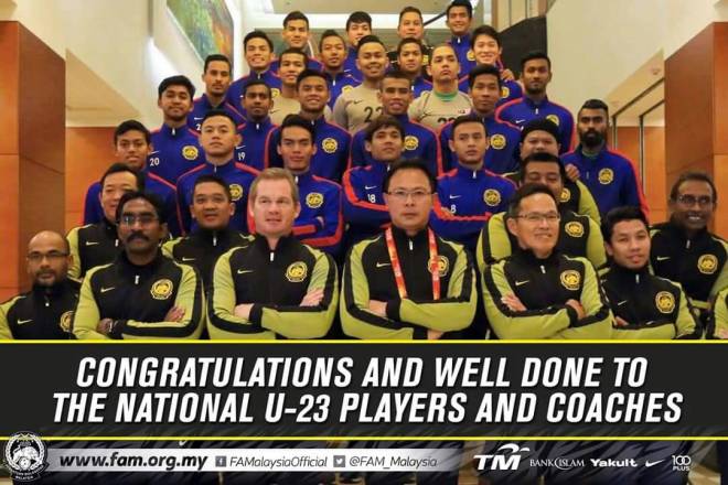Para pemain bersama barisan kejurulatihan skuad B-23 kebangsaan - Foto Facebook Football Association of Malaysia (Official)