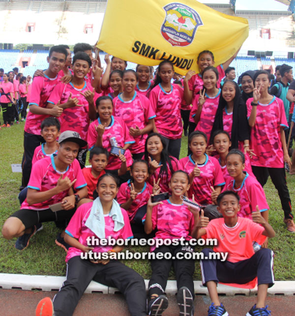 SMK Lundu sah kejuaraan Kejohanan Balapan dan Padang MSSM ...