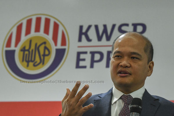  Shahril berucap pada taklimat berhubung dividen KWSP 2017 Simpanan Konvensional dan Simpanan Syariah di Bangunan KWSP di Kuala Lumpur, semalam. — Gambar Bernama