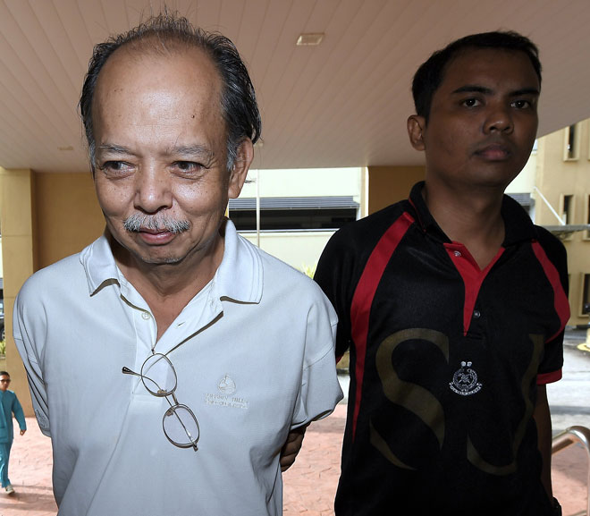  Yap mengaku tidak bersalah di dua mahkamah berasingan, Petaling Jaya, semalam.  — Gambar Bernama