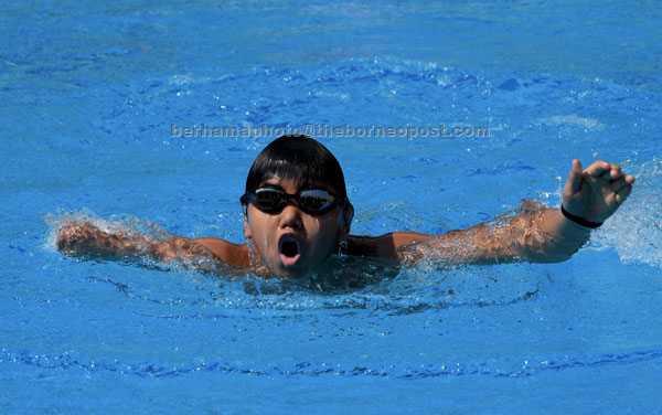  Zy melakukan latihan renang di Kelab Sukan Pulau Pinang. — Gambar Bernama