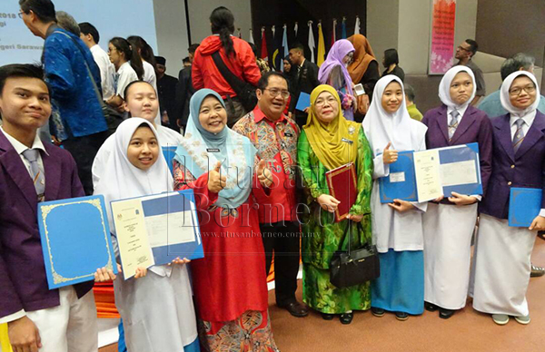 Spm Sarawak Cemerlang Dengan 24 Calon Capai A Dalam Semua Mata Pelajaran Utusan Borneo Online