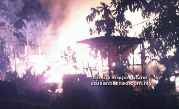MUSNAH... rumah-rumah di kawasan setinggan Kampung Singki sedang terbakar.