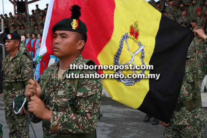  Bendera baharu Rejimen Renjer Diraja dinaikkan.