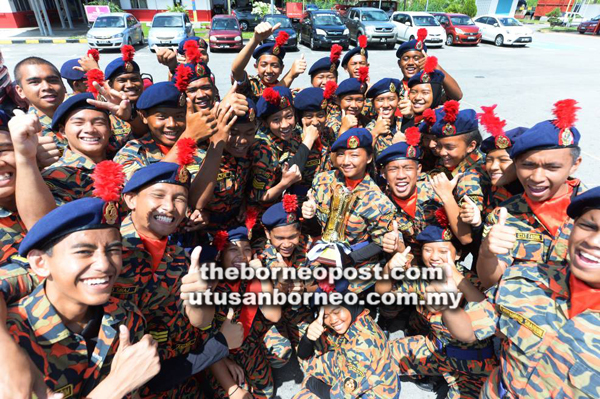 SEBAHAGIAN Kadet Bomba Sabah yang menyertai perkhemahan kebangsaan di Jitra Kedah.