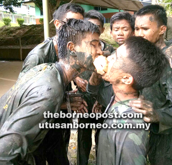 SALAH satu rintangan yang perlu dilalui oleh setiap unit dalam pertandingan larian      komando.