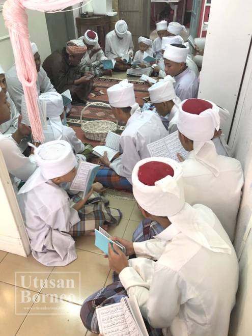 MENCARI keberkatan Ramadan bersama anak-anak tahfiz.