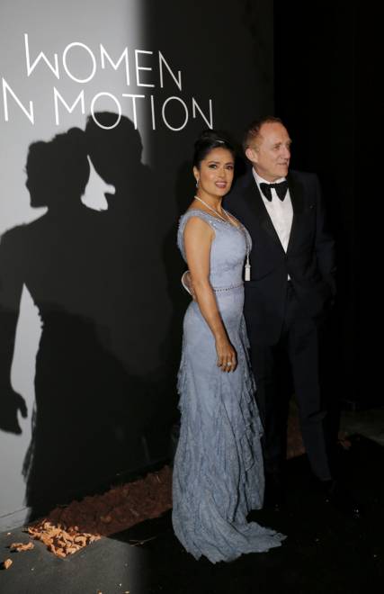  Salma Hayek dan suaminya Francois Pinault tiba untuk 71st acara ‘The Kering Women In Motion Honor Awards’ semasa Festival Filem Cannes di Cannes, Perancis pada 13 Mei lepas. — Gambar Reuters