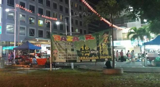 KAIN rentang yang menggunakan istilah bazar Ramadan di kawasan berkenaan.