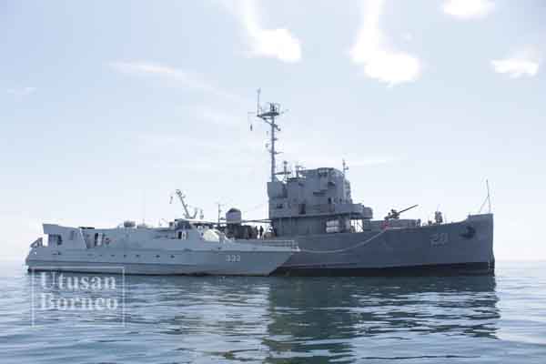 KD STG merapat di lambung kanan BRP CEBU.