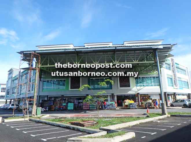  Premis Nam Leong terletak di Senadin Gateway, Miri.