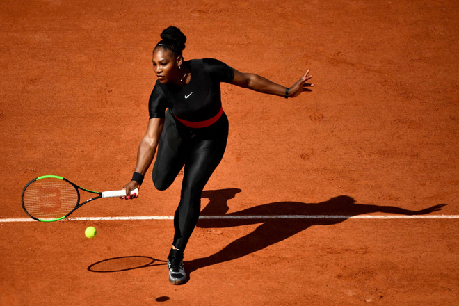  Serena beraksi pada perlawanan di Terbuka Perancis kelmarin. — Gambar AFP