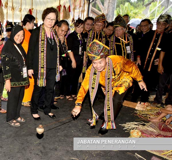 Bangunkan Sukan Tradisi Kaamatan Utusan Borneo Online