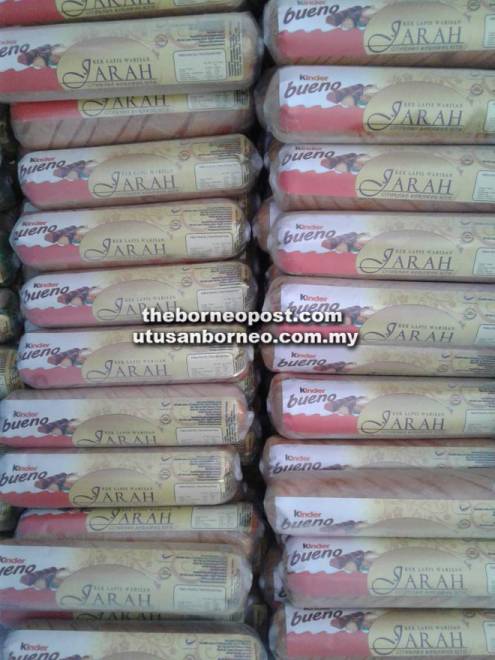  Kelihatan ‘roll’ pelbagai jenis kek lapis Sarawak keluaran Siti Payung Miri turut dijual pada harga  0% GST dan lebih murah berbanding harga kadar 6% GST.