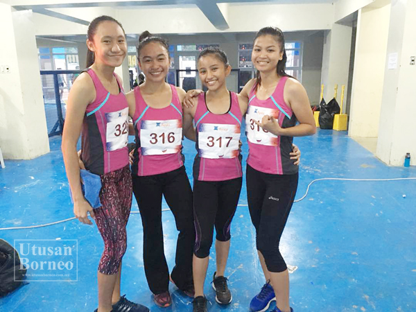 Pasukan 4x400m wanita Sukma Sabah menang emas di Terbuka Filipina, (dari kiri - Camellia, Chelsea, Puteri dan Jatifah).