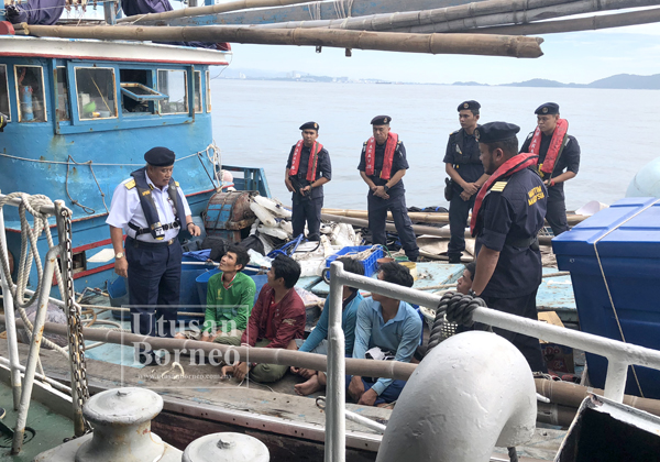 ADAM berjumpa dengan tangkapan nelayan warga Vietnam di atas bot nelayan asing terbabit.